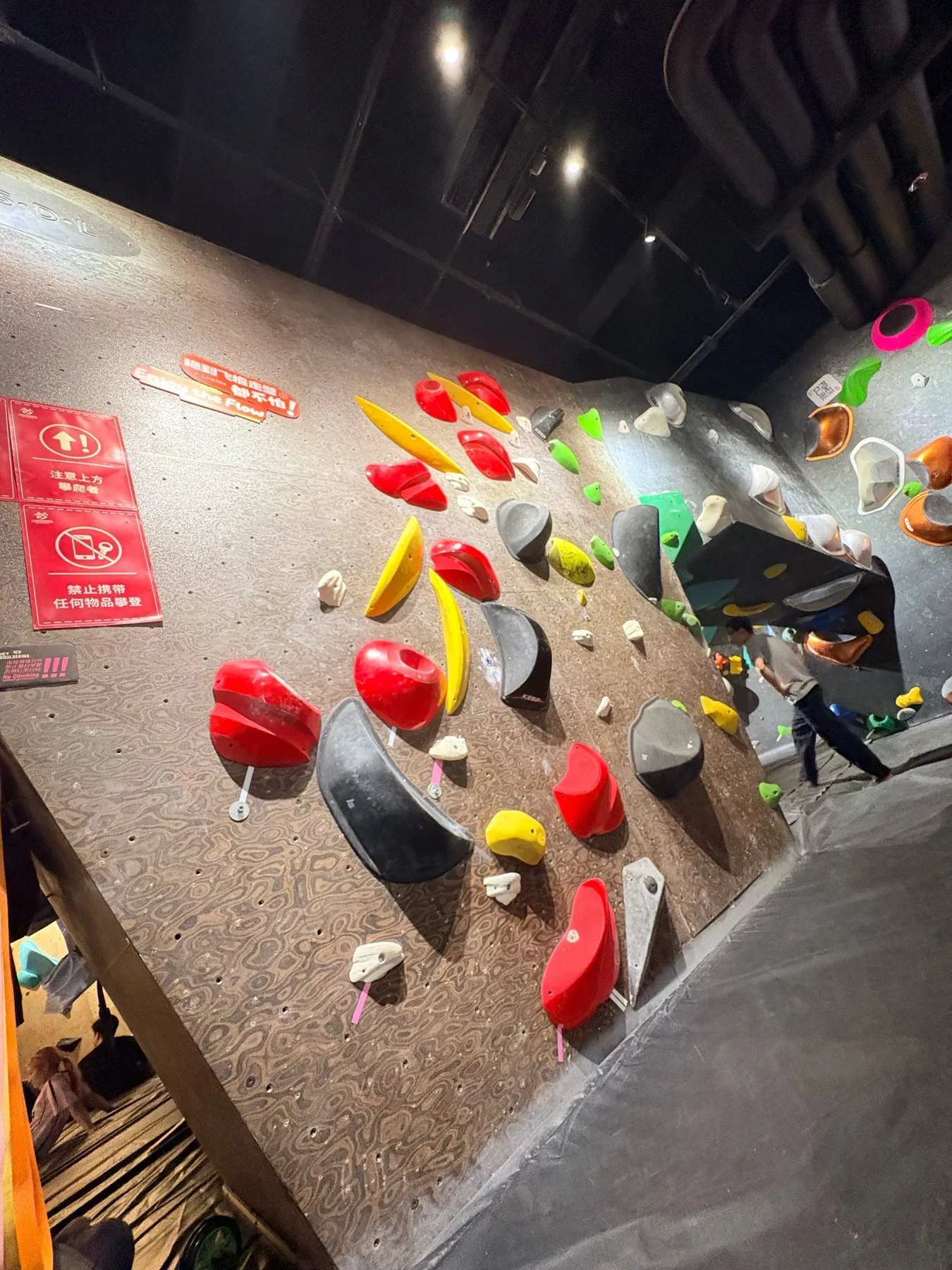 Photo 2 from HEY BOULDERING (Greenland Bund Center Store)