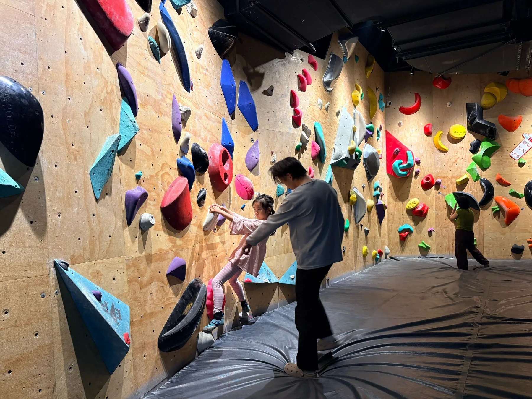 Photo 3 from HEY BOULDERING (Greenland Bund Center Store)