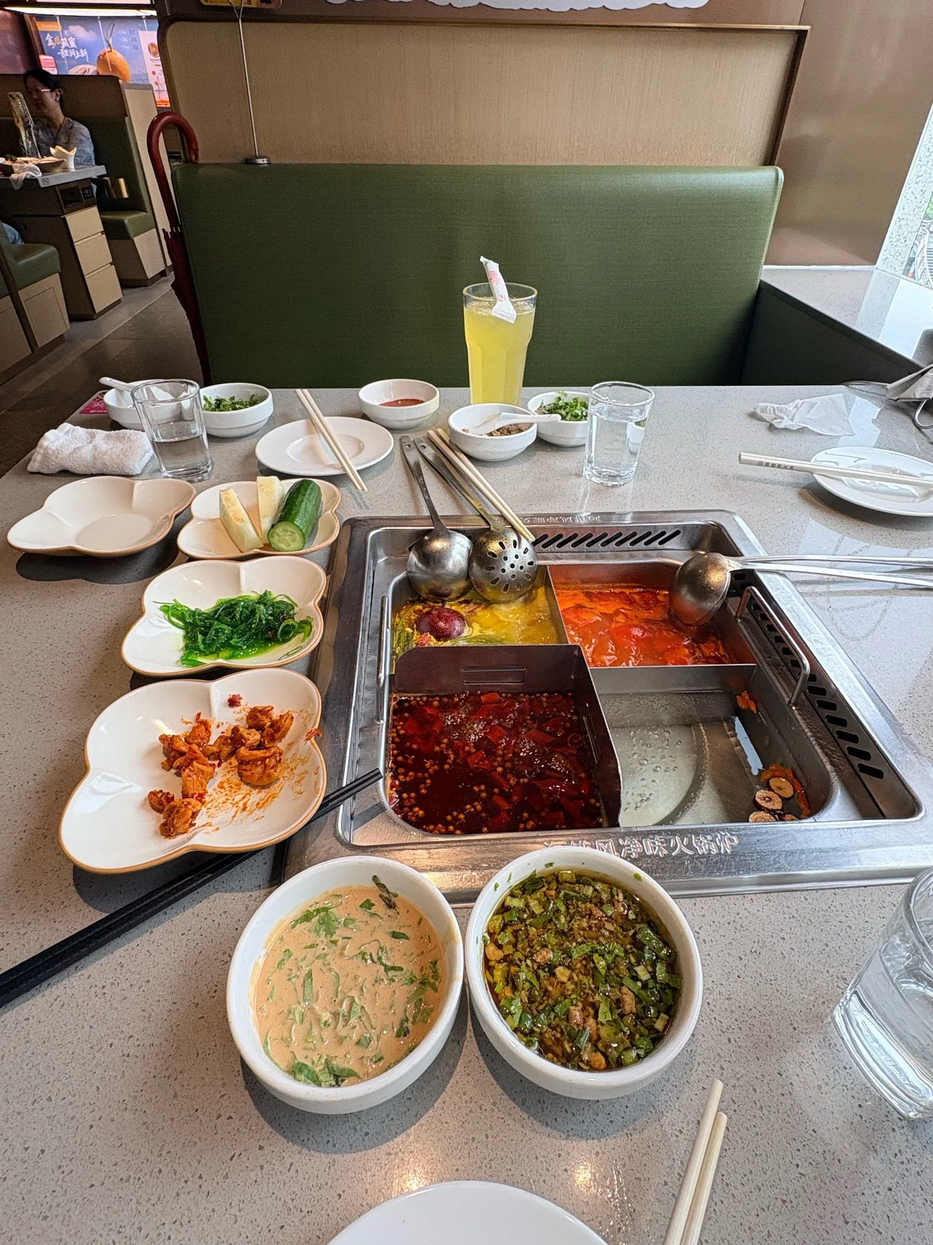 Photo 2 from Haidilao Hot Pot (Chenghuang Temple Branch)