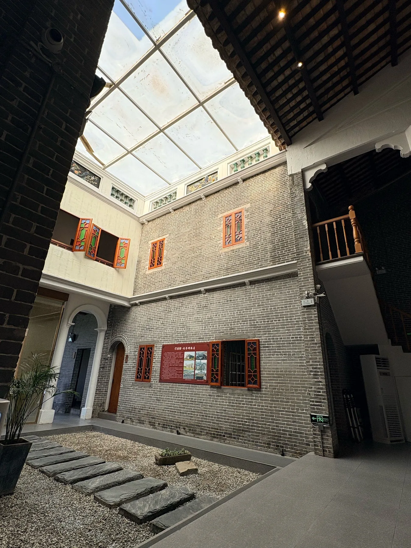Photo 2 from Liyuan Daoxiang Diaolou Boutique Cultural Homestay (Kaiping Chikan Ancient Town Branch)
